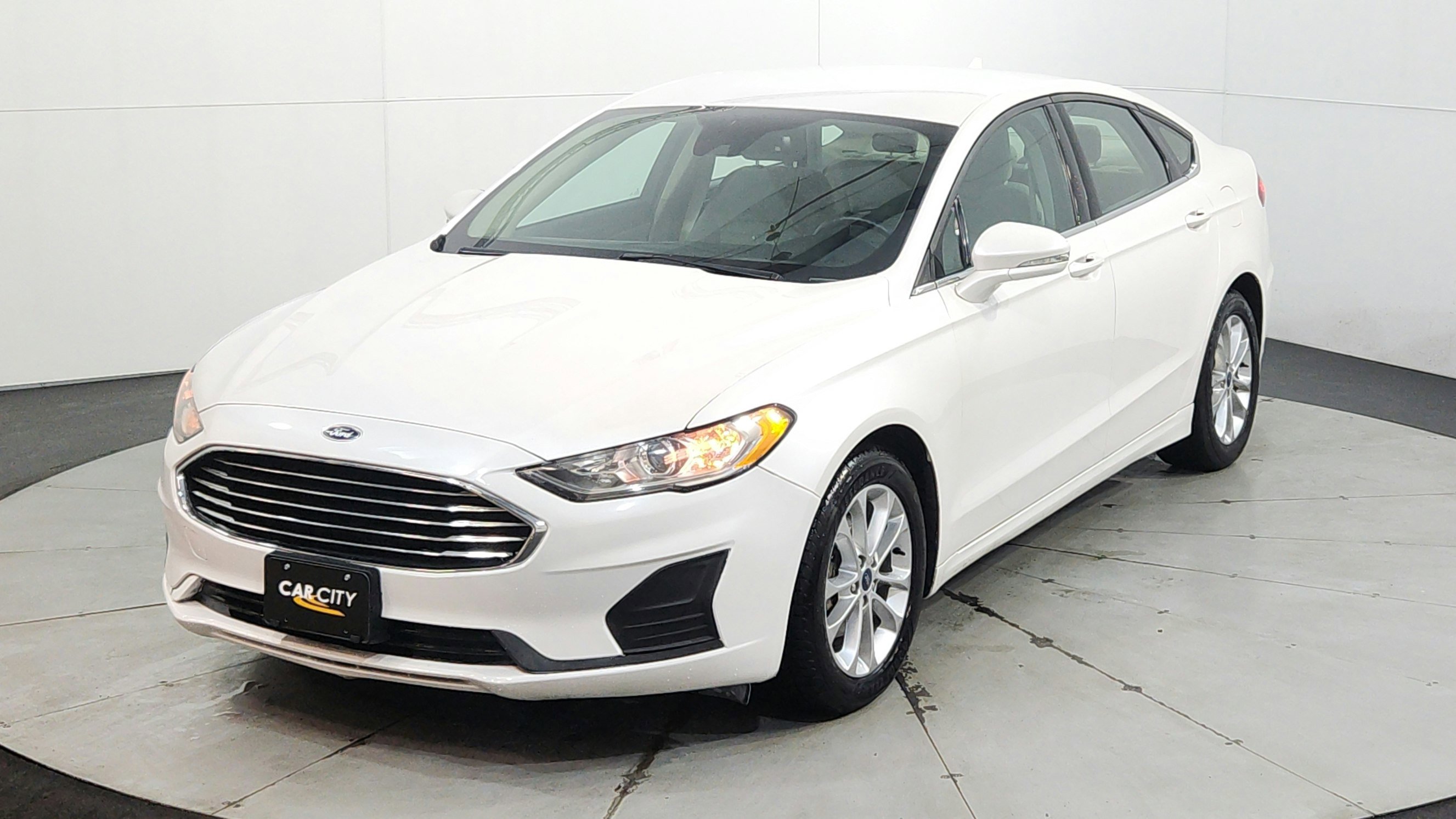 2019 Ford Fusion SE FWD's photo